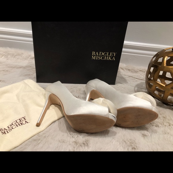 COPY - Badgley Mischka Platform Flower Pumps - Picture 4 of 8